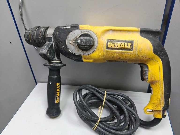 Купити DeWALT D25124K Б/У