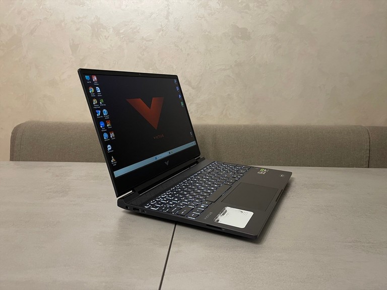 Дешиво HP Victus 15-fb1013dx, 15.6"  с ломбарда