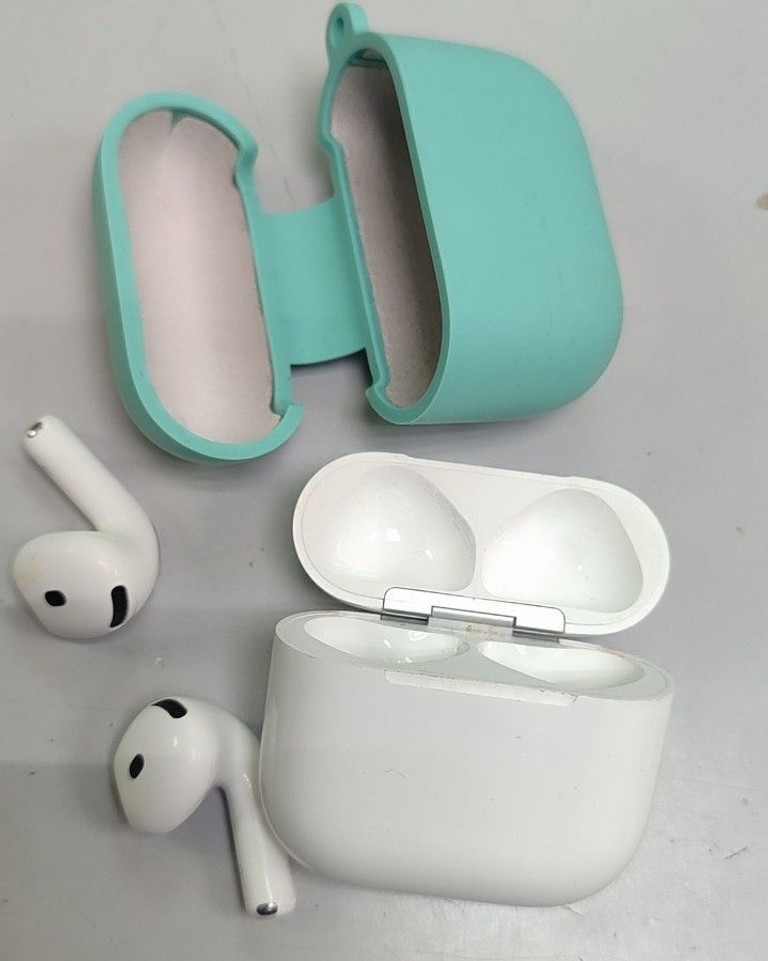 Купить Apple airpods 4 with active noise cancellation Б/У