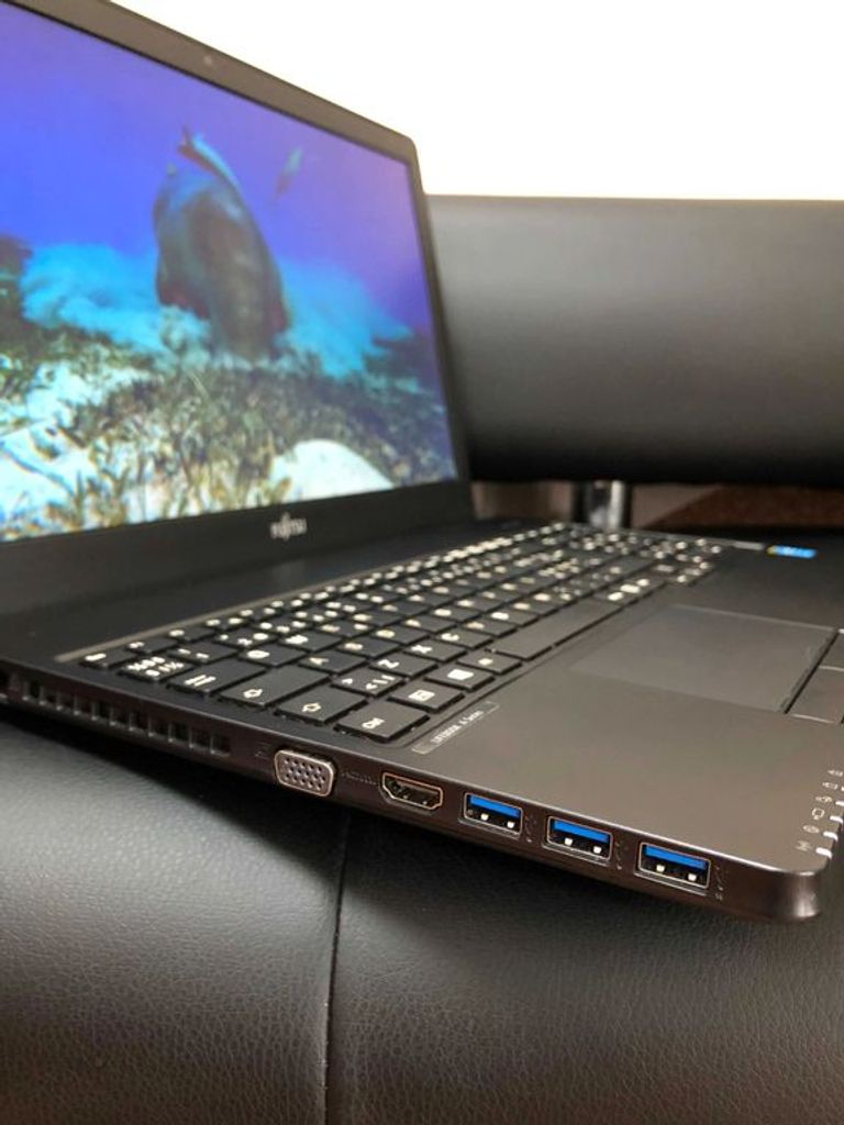 Fujitsu LifeBook A555/15.6"HD/i3-5/8GB/256GB/Гарантія/Роздріб