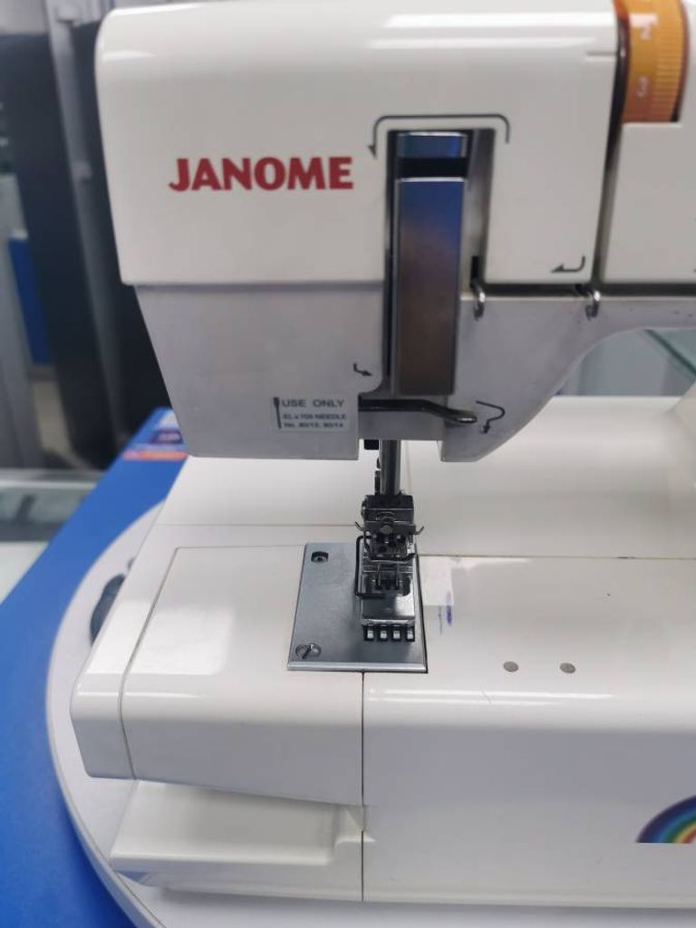 Janome Cover Pro 7000CPS