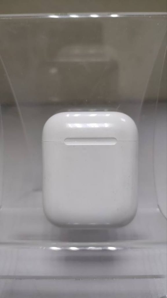 Apple airpods 2nd generation with charging case