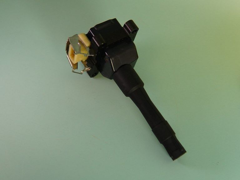 Котушка запалювання Бмв Bmw 3 (E30, E36, E46), 5 (E34, E39), 7 (E32, E38), 8 (E31), Z3 (E36) Нова. Код:null. Изображение 5
