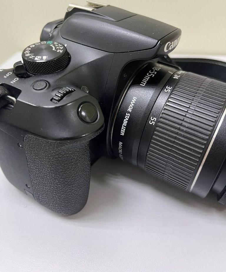 Дешево Canon eos rebel t6i / canon ef-s 18-55mm f/3.5-5.6 is stm з ломбарду