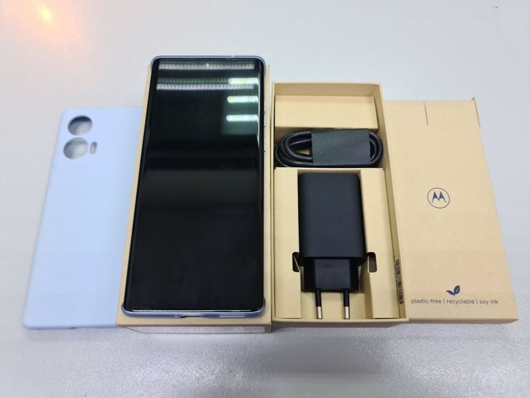 Дешево Motorola Edge 50 Fusion 12/512GB Forest Blue з ломбарду