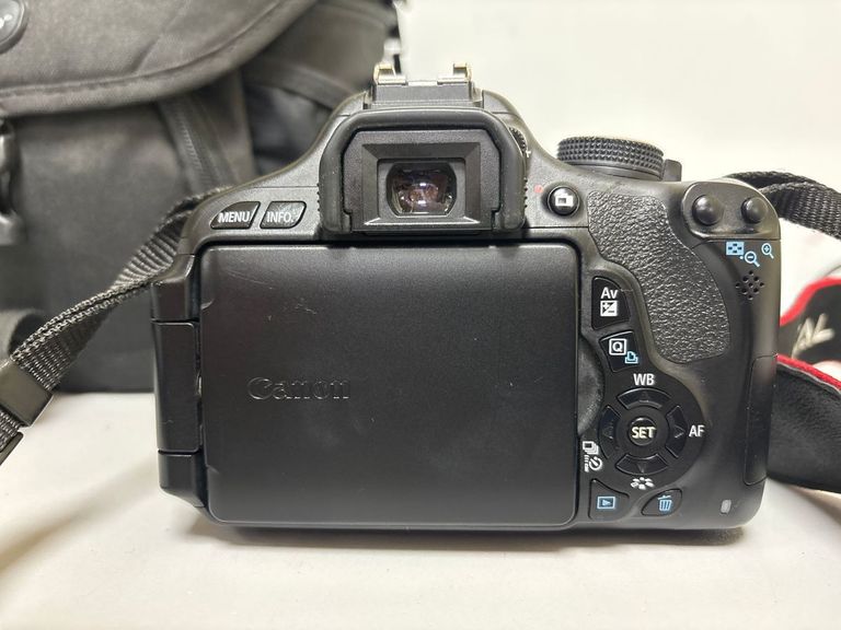 Дешево Canon eos 600d ef-s 18-55mm f/3,5-5,6 is ii з ломбарду