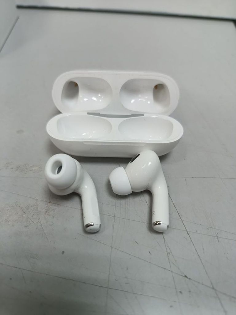Купити Apple airpods pro 2nd generation with magsafe charging case usb-c Б/У