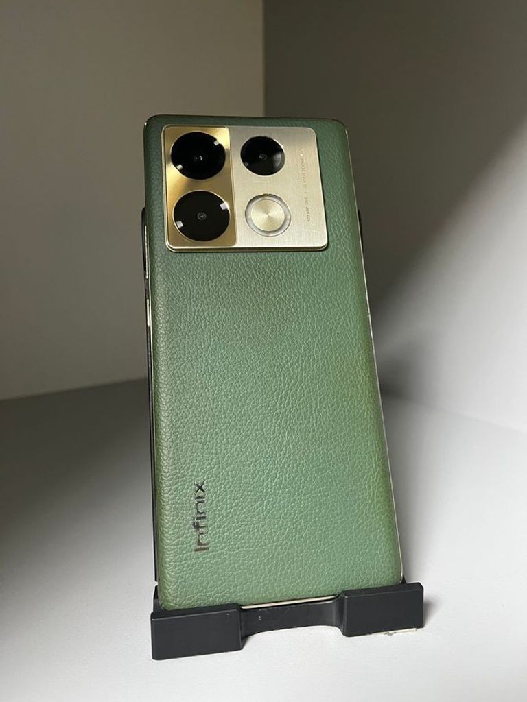 Дешиво Infinix note 40 pro 12/256 с ломбарда