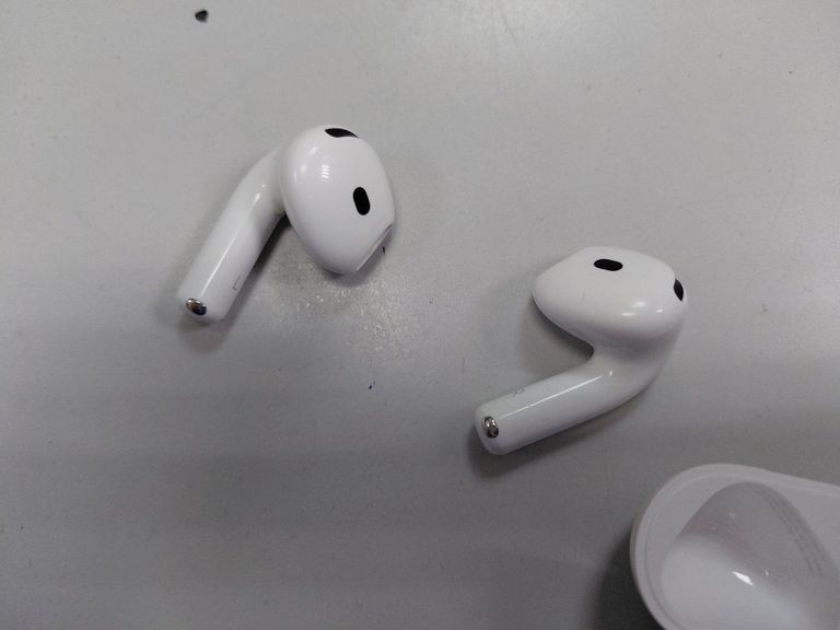 Оголошення Apple airpods 4 with active noise cancellation Б/У