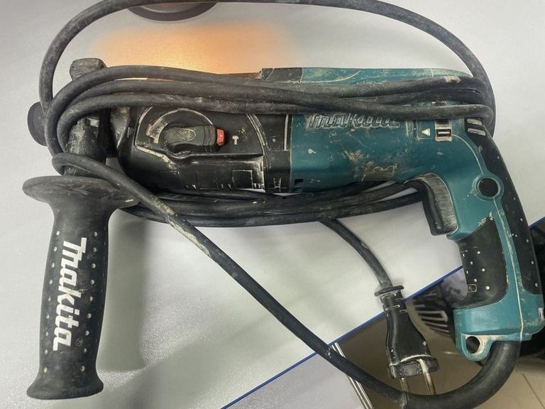 Дешево Makita HR2470 з ломбарду
