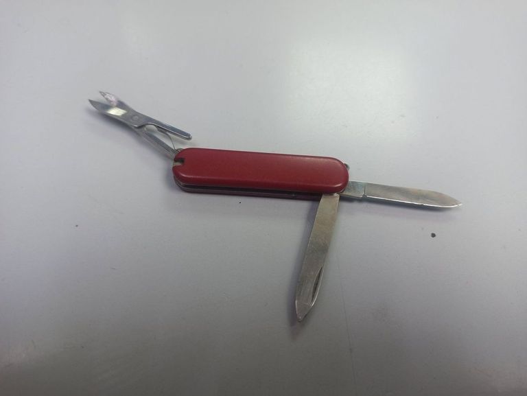 Оголошення Victorinox Classic SD Red (4.4321.2) Б/У