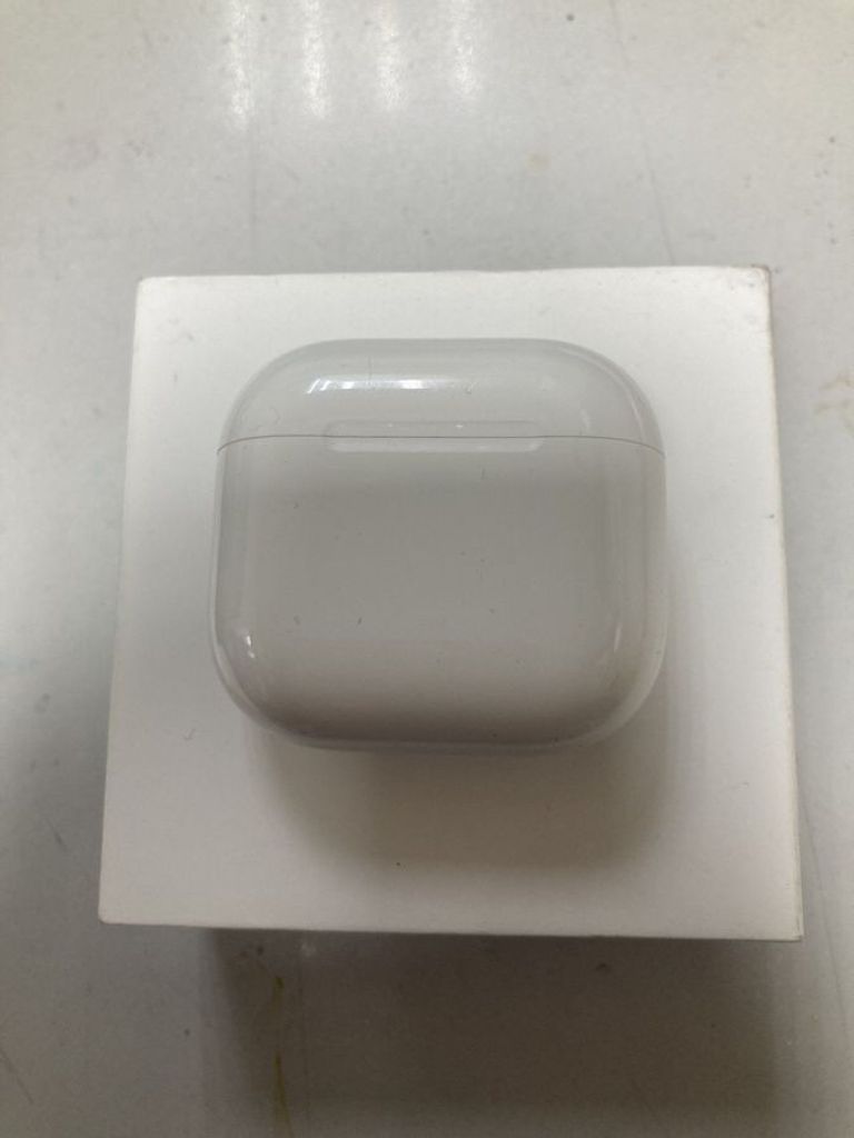 Купити Apple airpods 4 Б/У