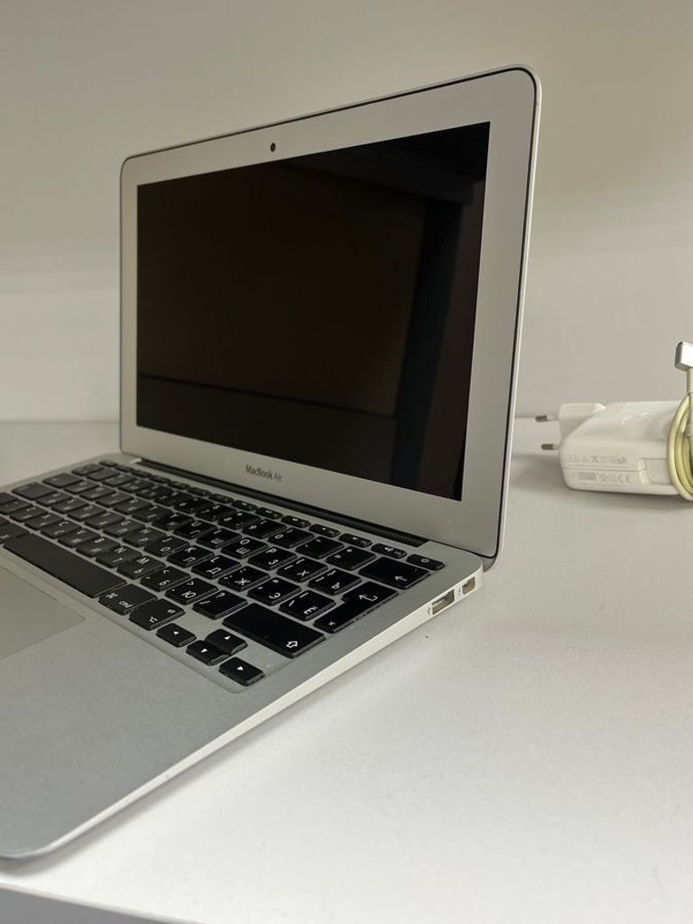 Дешиво Apple macbook air a1465 11.6" core-i5 1,7ghz/ram 4gb/ssd 64gb/intel hd graphics 4000 с ломбарда