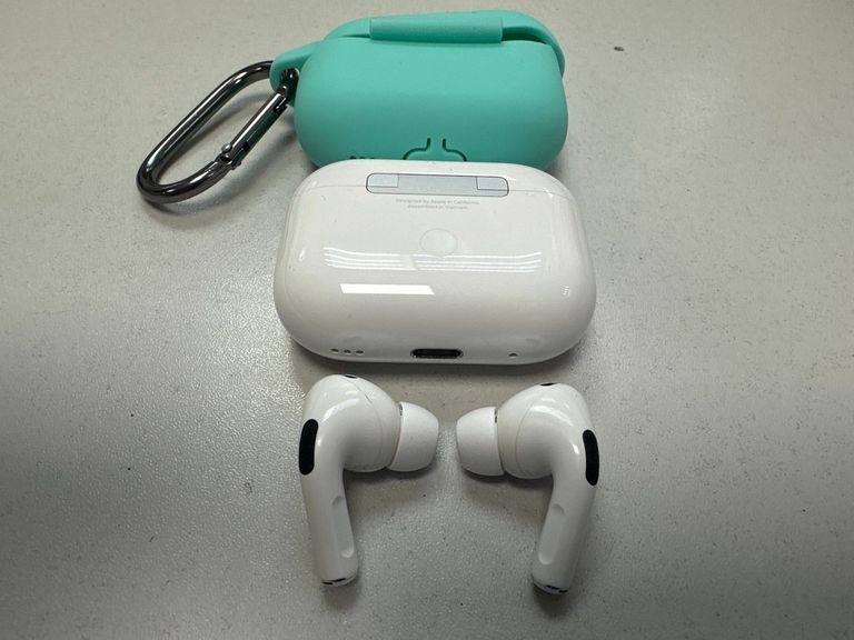 Оголошення Apple airpods pro 2nd generation with magsafe charging case usb-c Б/У