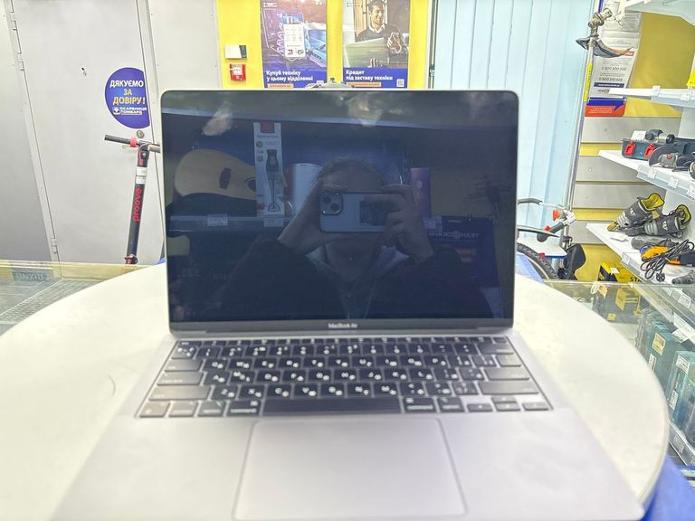 Купити Apple makbook air 13,3"/apple m1/ram16гб/ssd256гб/apple m1 7 core gpu Б/У