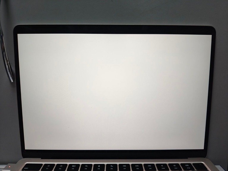 Apple macbook air 13.6/ m2 / ram 16gb/ ssd 256gb/ gpu 8 core Код:01-200938775. Зображення 5