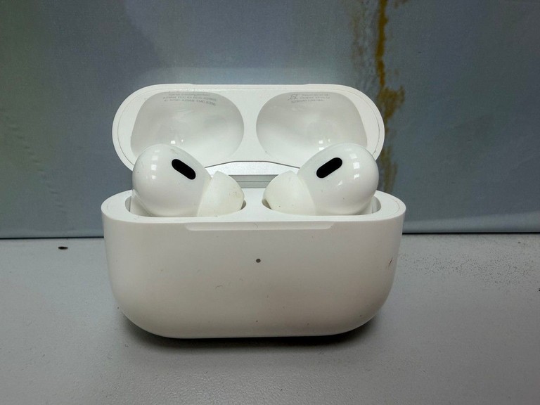 Купить Apple airpods pro 2nd generation with magsafe charging case usb-c Б/У