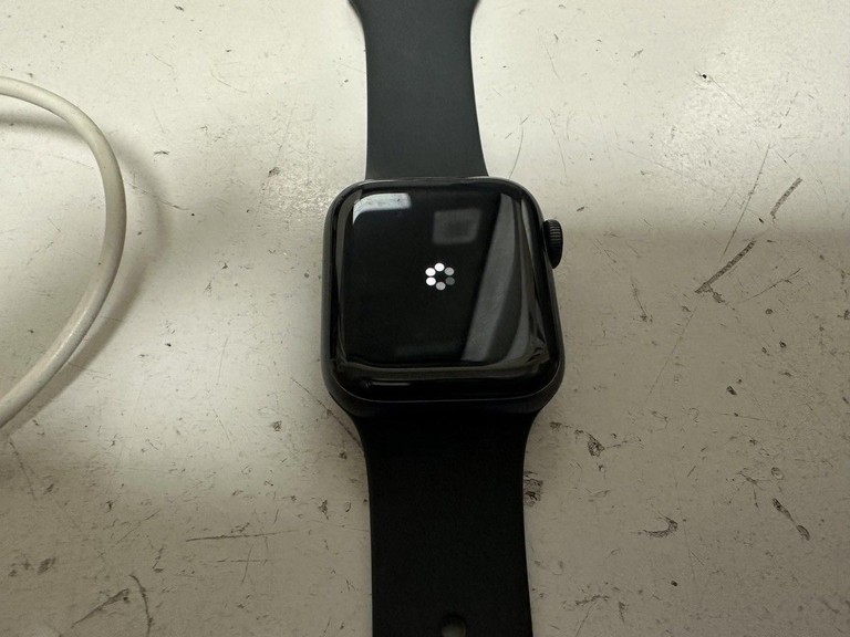 Купить Apple watch se gps 40mm aluminum case Б/У