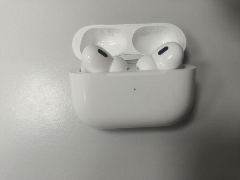 Дешево Apple airpods pro 2nd generation with magsafe charging case usb-c з ломбарду