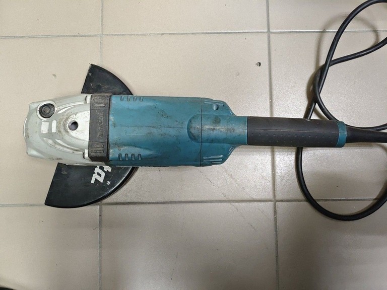 Дешево Makita GA9020 з ломбарду