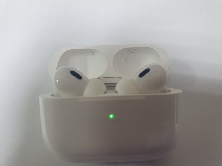 Купить Apple airpods pro 2nd generation with magsafe charging case usb-c Б/У