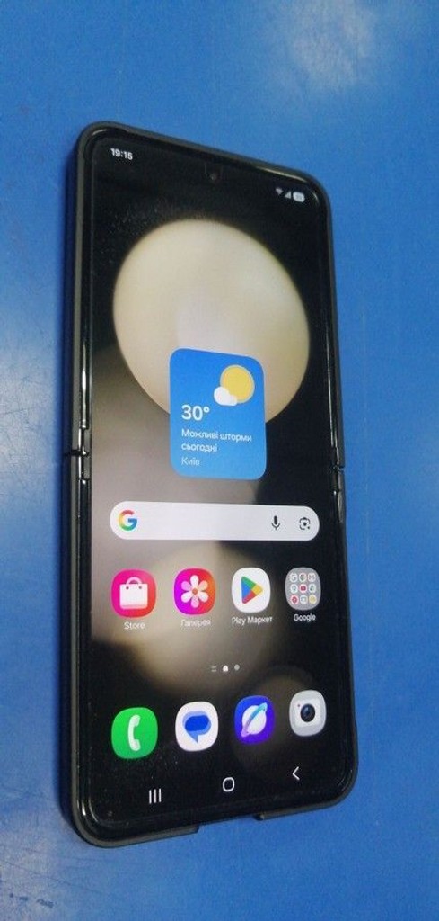 Оголошення Samsung galaxy flip5 8/512gb Б/У