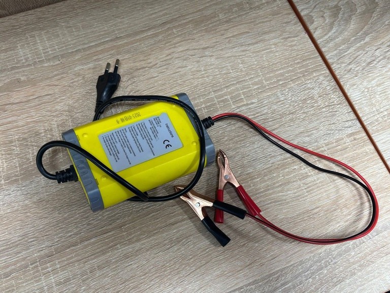 Оголошення Без Виробника 12v car jump starter Б/У