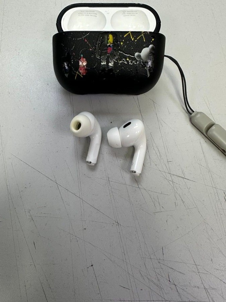 Дешево Apple airpods pro 2nd generation with magsafe charging case usb-c з ломбарду
