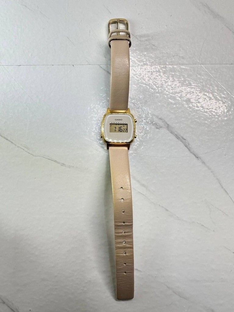 Купить Casio LA670WEFL-9EF Б/У