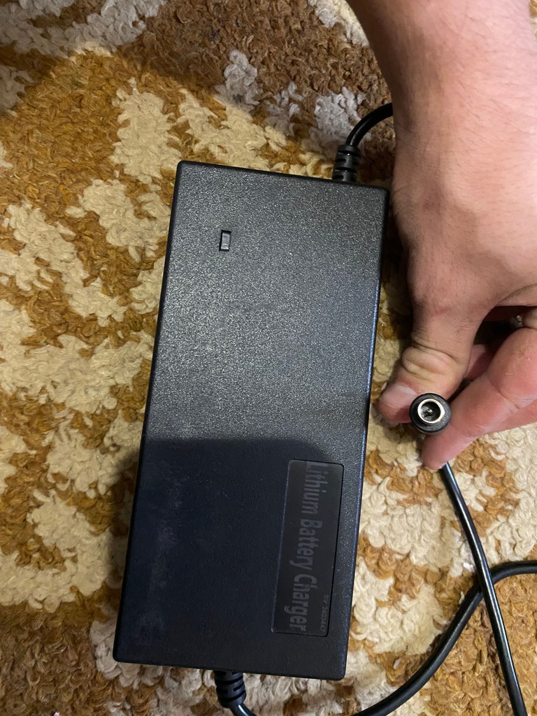 Оголошення Charger 36v 2A  36v 3A Б/У