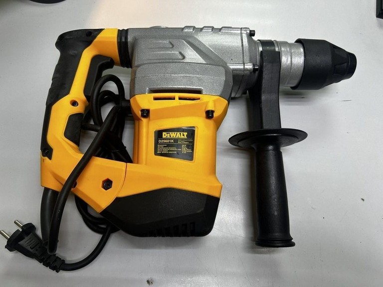 Дешево Dewalt копія d25601k з ломбарду