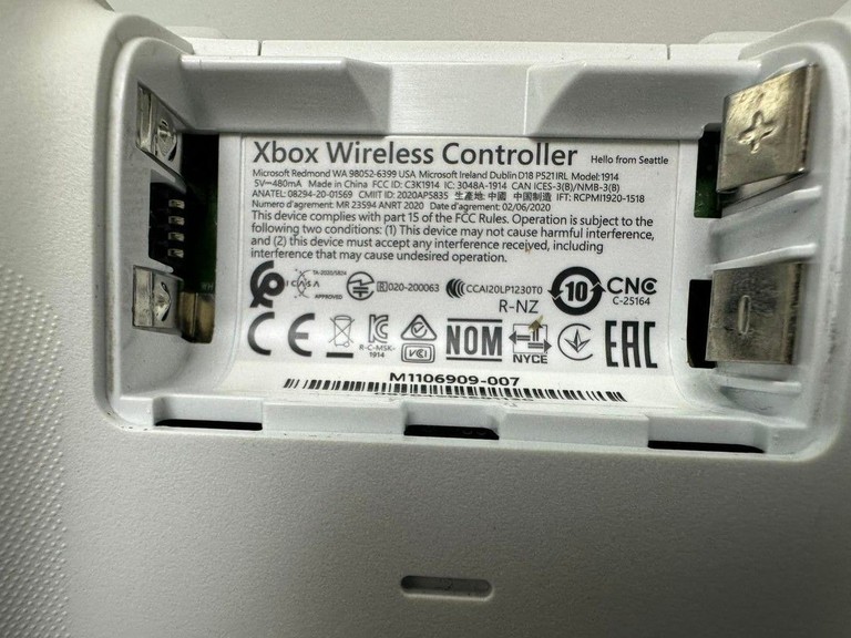 Дешево Microsoft Xbox Series X | S Wireless Controller Robot White (QAS-00002, 889842611564) з ломбарду