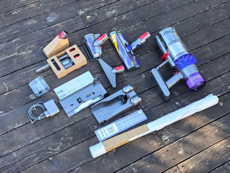 Дешиво Dyson V15 Detect Fluffy с ломбарда