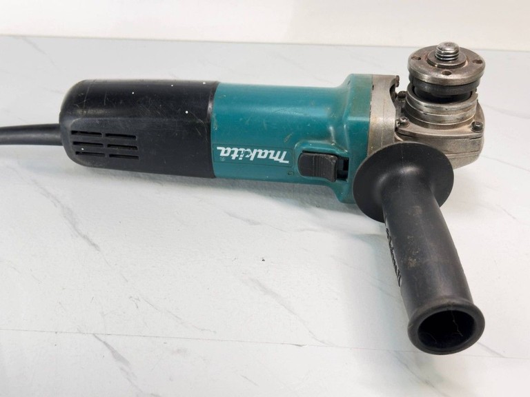 Купити Makita 9558NB Б/У