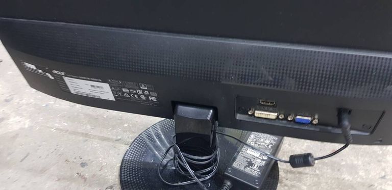 Дешево Acer sa220qbid з ломбарду