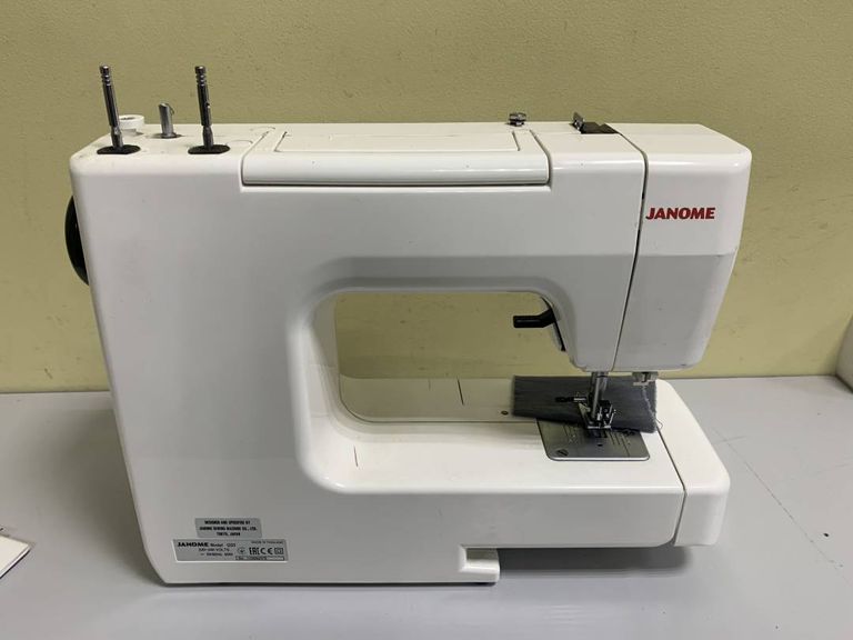 Janome Q33