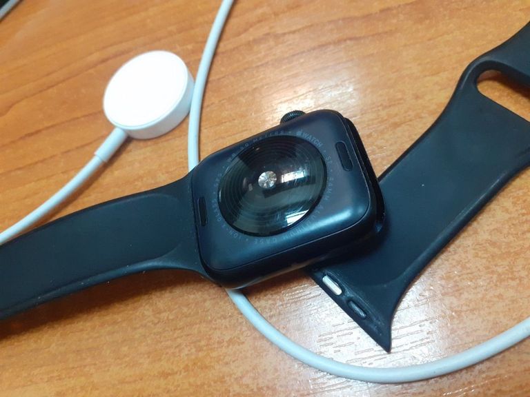 Оголошення Apple watch se 2 gps 44mm aluminum case with sport Б/У