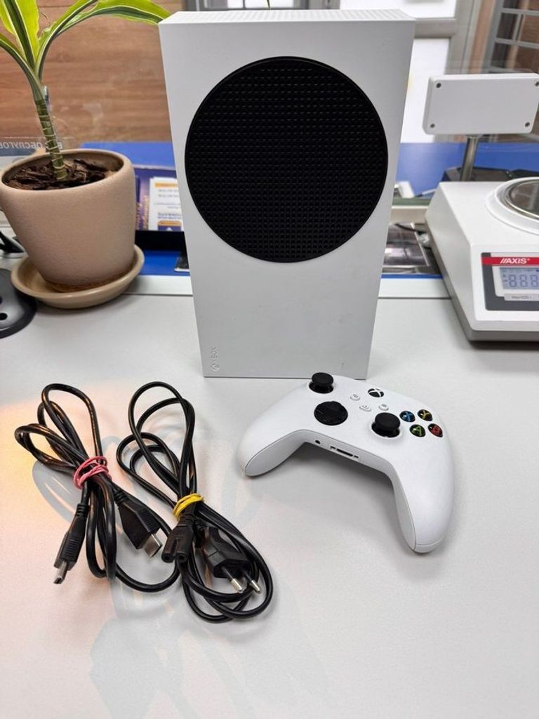 Дешиво Microsoft Xbox Series S 512GB (889842651386) с ломбарда