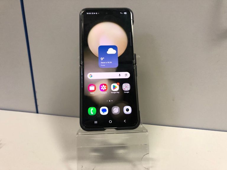 Купить Samsung Galaxy Flip3 5G SM-F7110 8/256GB Black Б/У