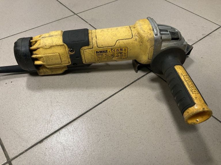 Дешиво Dewalt DWE4257 с ломбарда