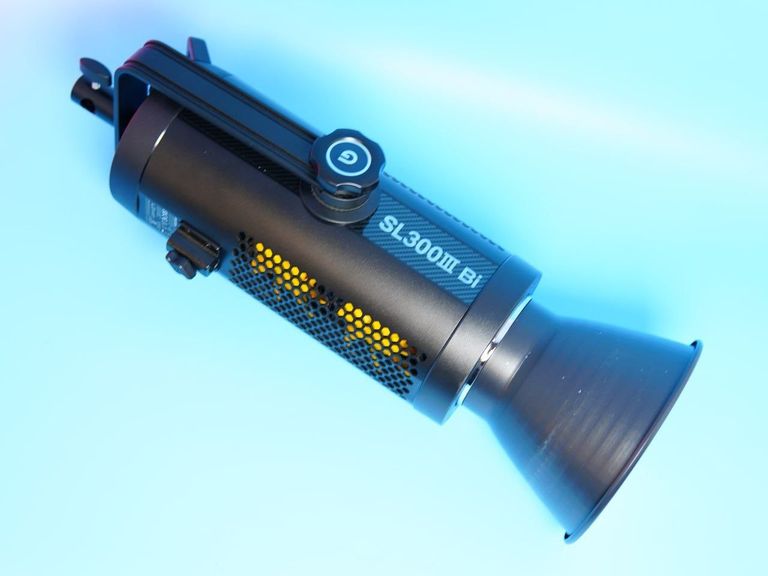 Купити Відеосвітло Godox SL300IIIBI Bi-Color LED Monolight (SL300IIIBI). Новий. Б/У