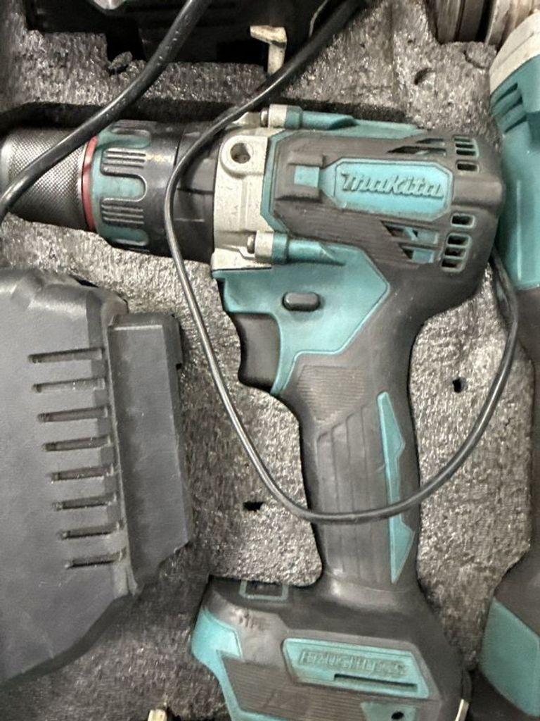 Дешиво Makita Копія dwe-cd24(2акб + зп) с ломбарда