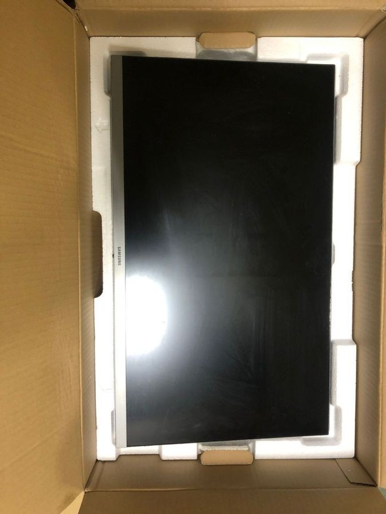 Дешево Samsung u28r550uq з ломбарду