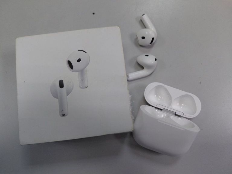 Дешево Apple airpods 4 with active noise cancellation з ломбарду