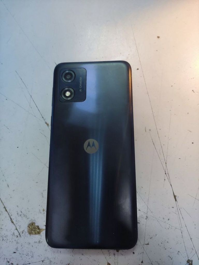 Дешево Motorola moto e13 8/128gb xt2345-3 з ломбарду