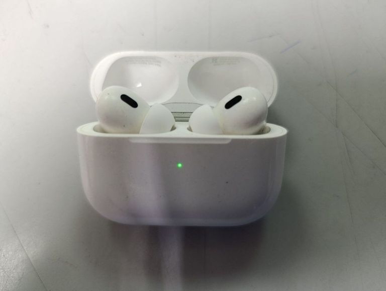 Дешево Apple airpods pro 2nd generation with magsafe charging case usb-c з ломбарду