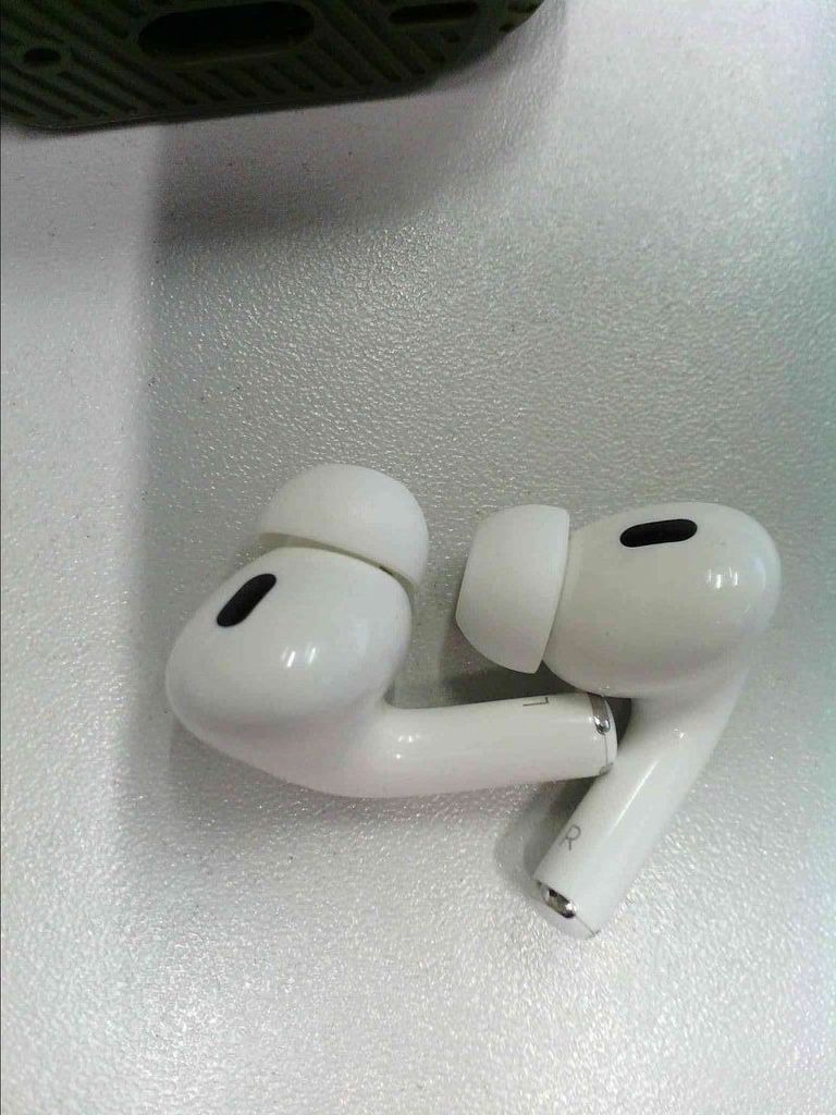 Дешево Apple airpods pro 2nd generation with magsafe charging case usb-c з ломбарду
