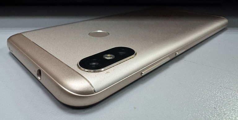 Xiaomi mi a2 lite 2/32gb Код:01-200940719. Зображення 5