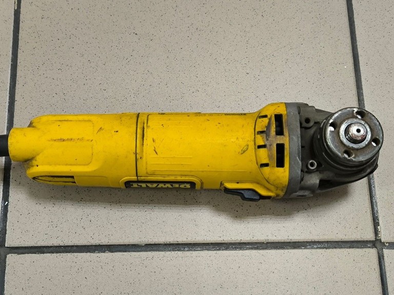 Дешево Dewalt DWE4151 з ломбарду