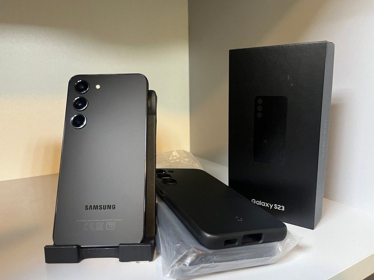 Купить Samsung galaxy s23 8/256gb Б/У